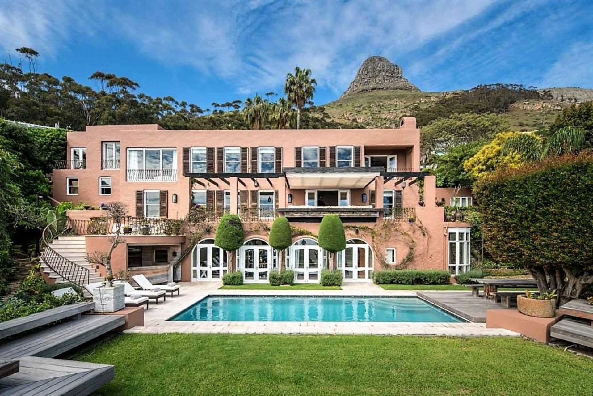 9 Bedroom Property for Sale in Fresnaye Western Cape
